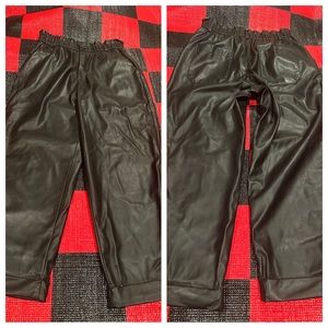 NWOT ZARA Faux Leather crop pants size L
Inseam 26”
Cuffed Hems